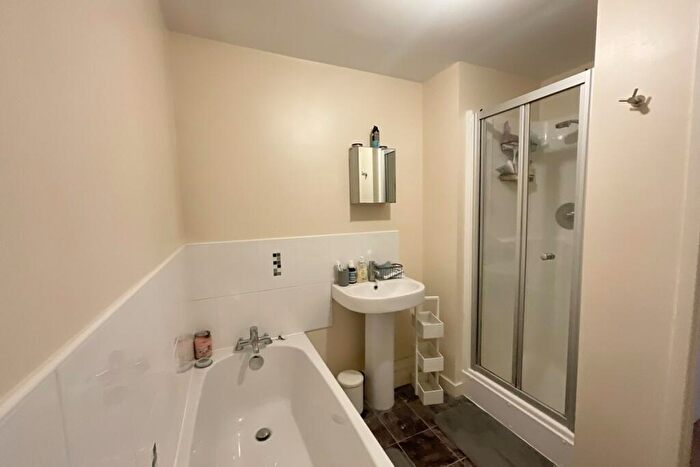 2 Bedroom Flat For Sale In Lambrell Avenue, Kiveton Park, Sheffield, S26