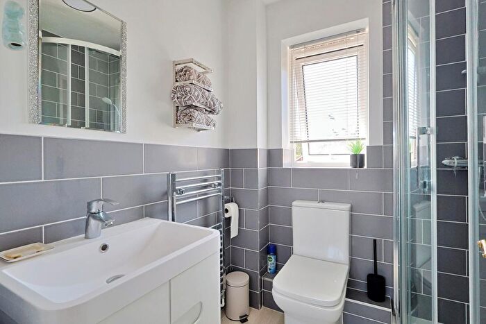 4 Bedroom Detached House For Sale In Dogwood Road, Broadstone, BH18 - Photo 12