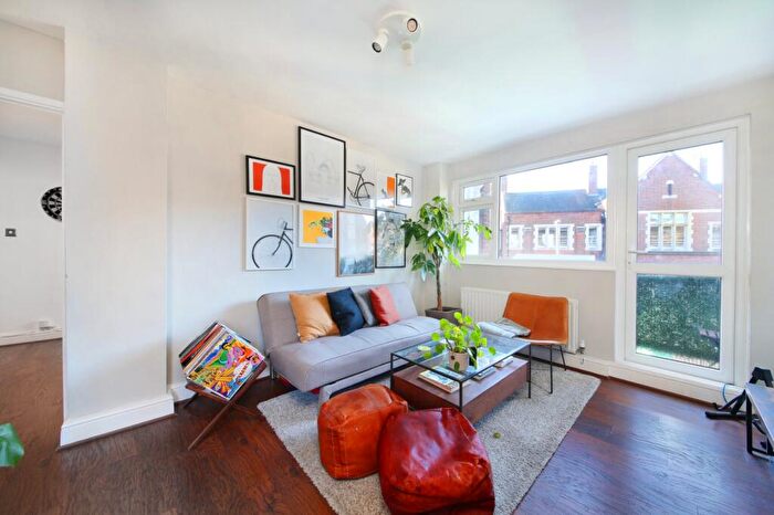 2 Bedroom Flat For Sale In Lindsay Court, Battersea High Street, SW11