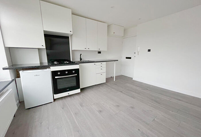 1 Bedroom Apartment For Sale In Caledonian Court, Bournemouth, Dorset, BH1