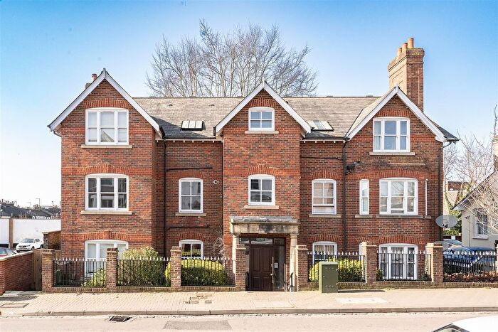 2 Bedroom Flat For Sale In Alma Road, St.Albans, AL1