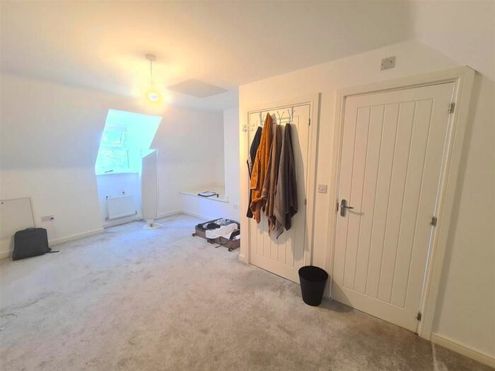 4 Bedroom Semi-Detached House To Rent In Penny Close, Nottingham, NG8