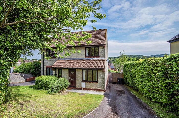 2 Bedroom Semi-Detached House To Rent In Weavers Close, Dursley, GL11
