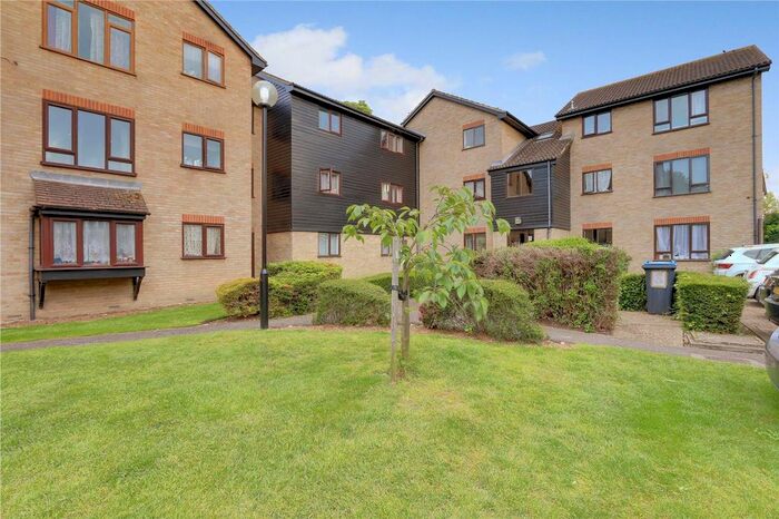 1 Bedroom Flat To Rent In Firs Close, Mitcham, CR4