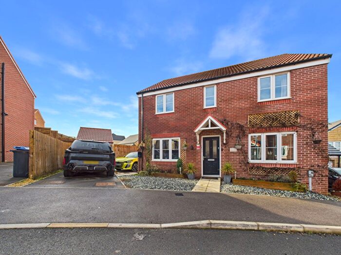 4 Bedroom Detached House For Sale In Henley Avenue, Calne, SN11