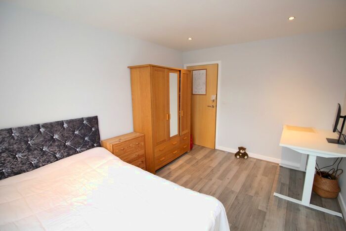 2 Bedroom Flat To Rent In Southsea Road, Kingston Upon Thames, KT1