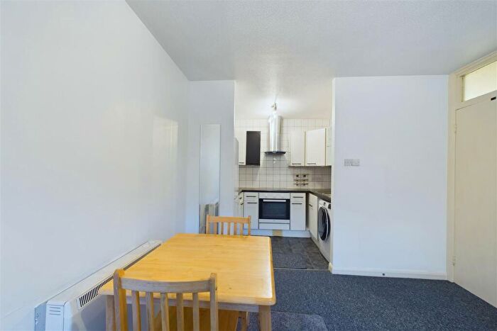 1 Bedroom Flat To Rent In Willow Court, Trinity Close, Leytonstone, London, E11
