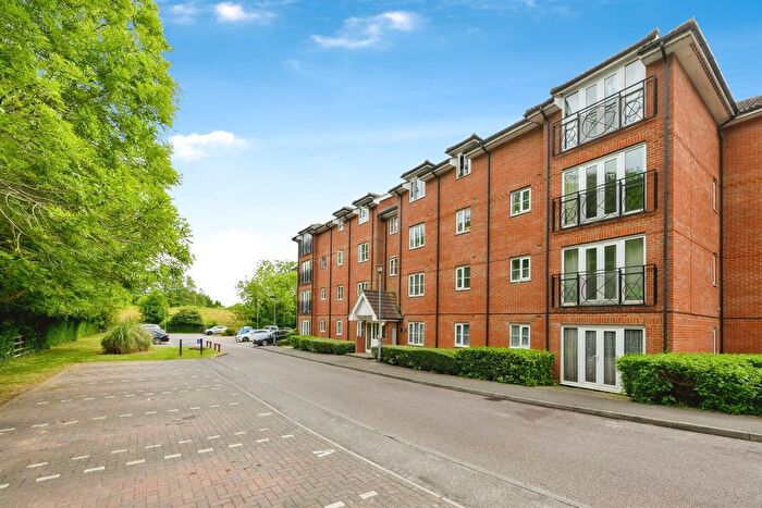 2 Bedroom Flat For Sale In Winnipeg Way, Broxbourne, EN10
