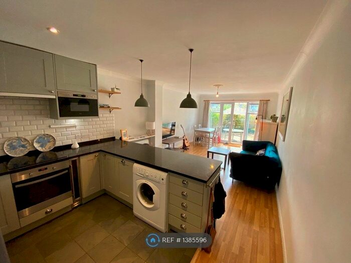 2 Bedroom Maisonette To Rent In Leabank Square, London, E9