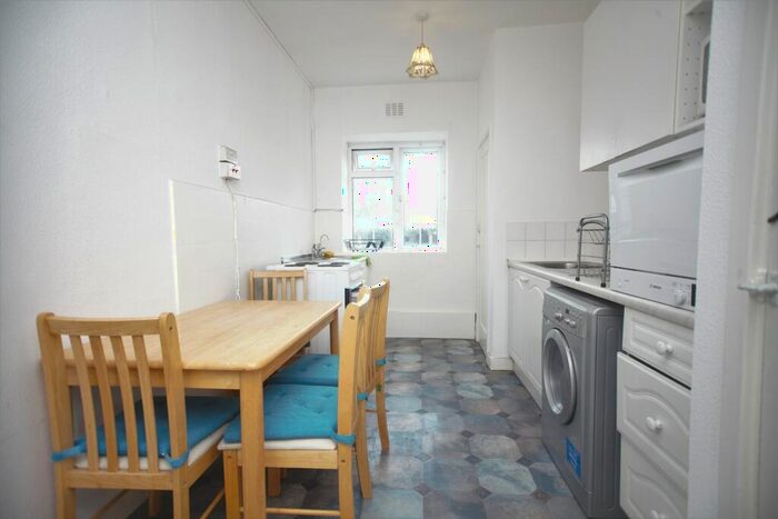 2 Bedroom Flat To Rent In Brent Street, Hendon, NW4