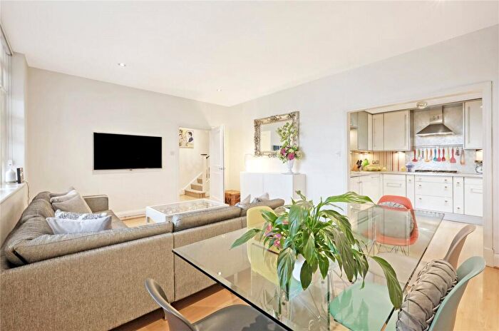 3 Bedroom Duplex For Sale In Spencer Place, London, N1