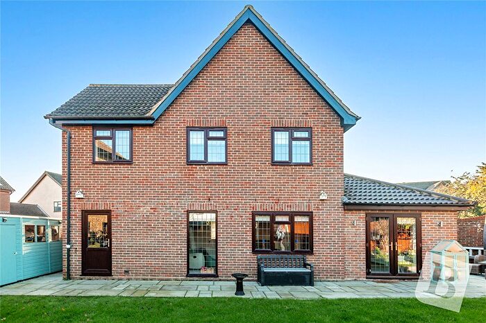 4 Bedroom Detached House For Sale In Woodberry Road, Wickford, Essex, SS11
