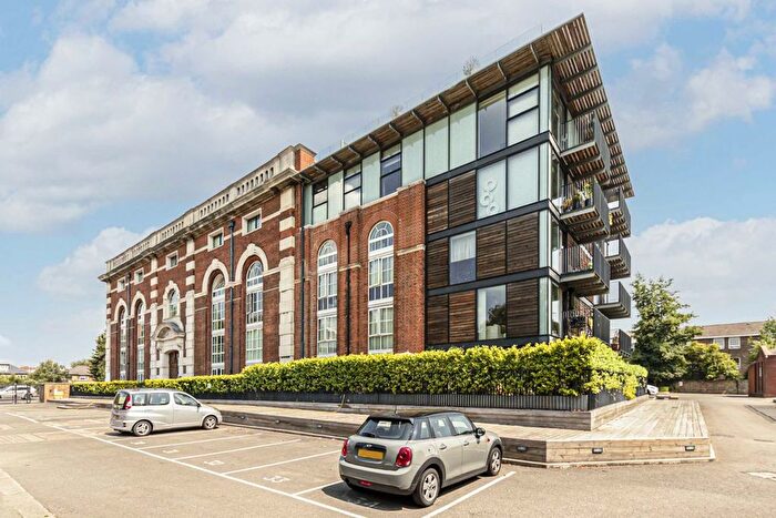 2 Bedroom Flat To Rent In Great West Road, London, W6