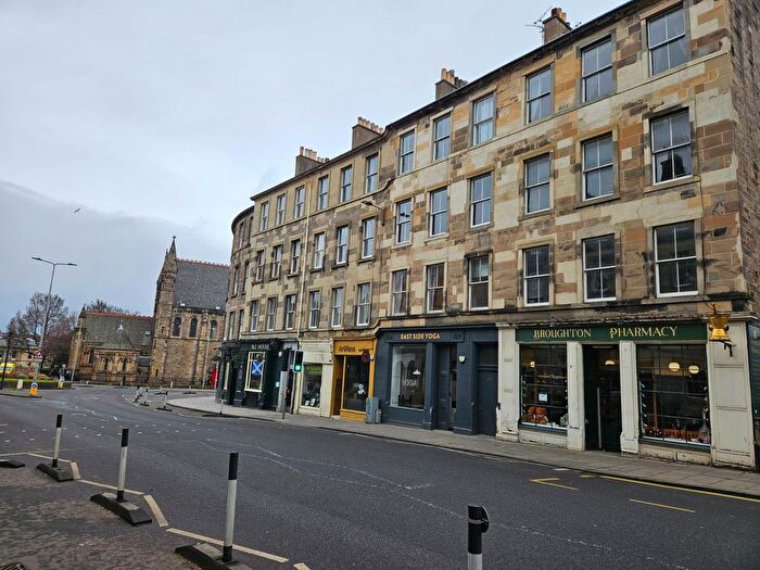 3 Bedroom Flat To Rent In Broughton Street, New Town, Edinburgh, EH1