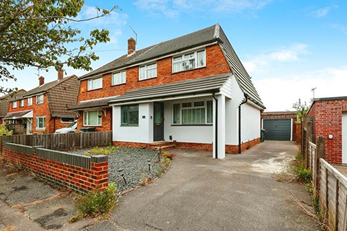3 Bedroom Semi-Detached House For Sale In Wheatsheaf Drive, Waterlooville, Hampshire, PO8