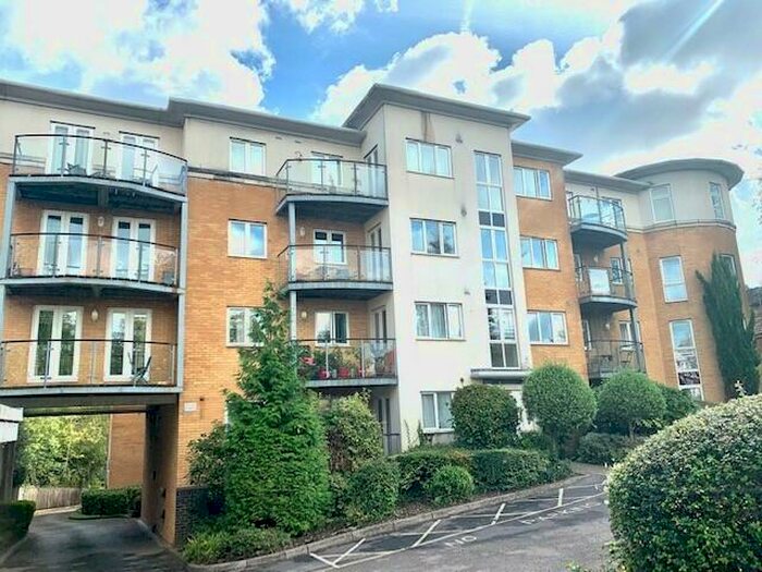 2 Bedroom Apartment To Rent In Hill Lane, SO15