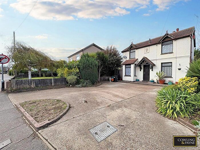 3 Bedroom Detached House For Sale In Runwell Road, Wickford, SS11