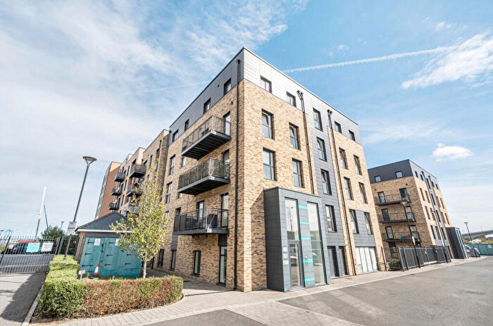 2 Bedroom Flat For Sale In Thomas Blake Avenue, Southampton, Hampshire, SO14