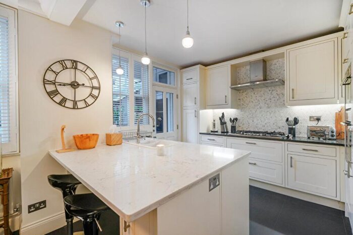 2 Bedroom Flat To Rent In Clarence Gate Gardens, Glentworth Street, NW1