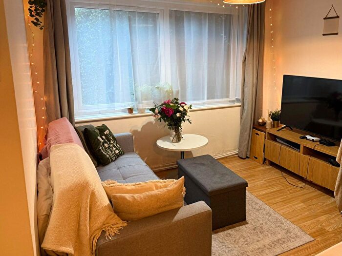 2 Bedroom Flat To Rent In Watermore Court, Exeter, EX4