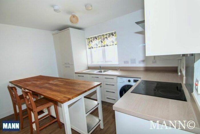 2 Bedroom Flat To Rent In Rainbow Road, Erith, DA8