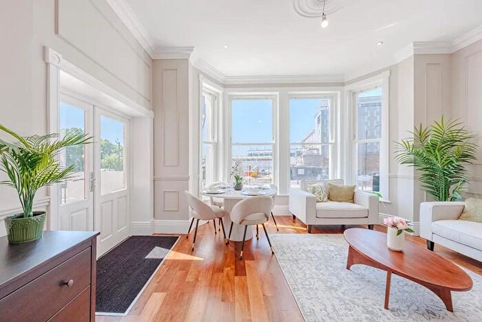 2 Bedroom Property To Rent In Westcliff Avenue, Westcliff-On-Sea, SS0