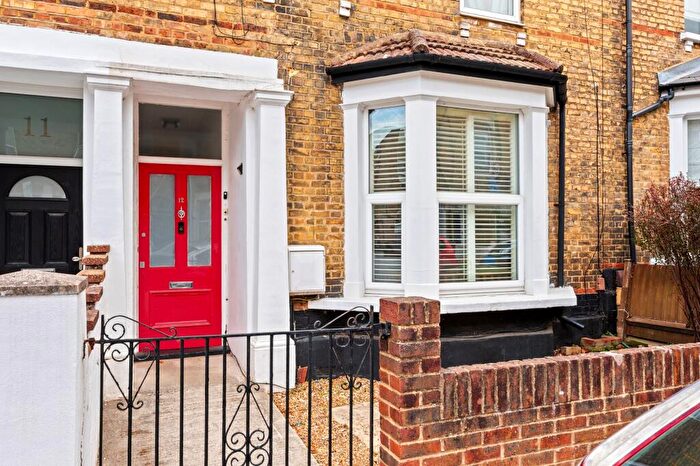 2 Bedroom Flat For Sale In Oxford Road, Wallington, SM6