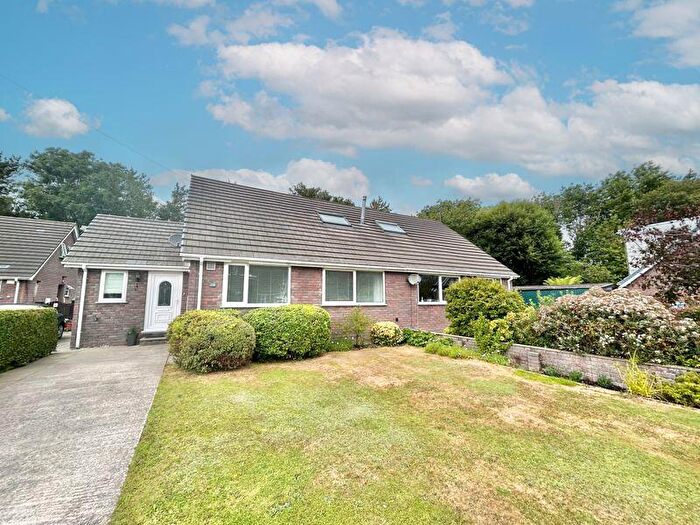 4 Bedroom Bungalow For Sale In Maes Dolfor, Llanfairfechan, LL33