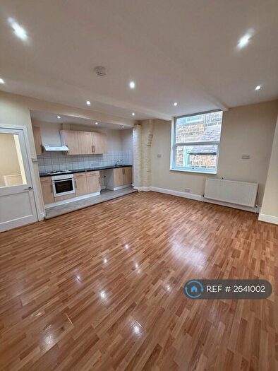 2 Bedroom Flat To Rent In Rear, Harrogate, HG1