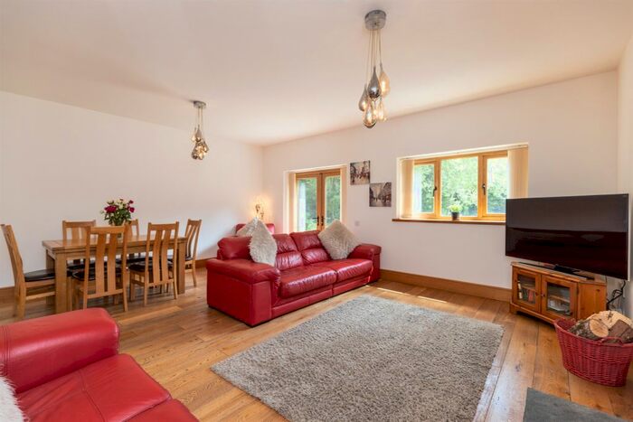 7 Bedroom Detached House For Sale In Trelewis, Treharris, CF46