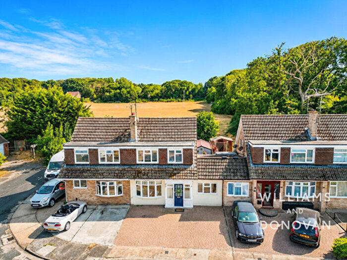4 Bedroom Semi Detached House For Sale In The Rundels, Thundersley, SS7