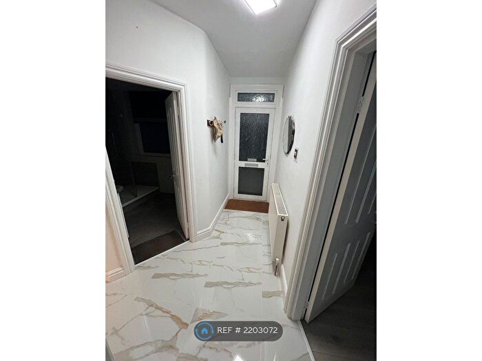 2 Bedroom Maisonette To Rent In Richmond Court, Wembley, HA9