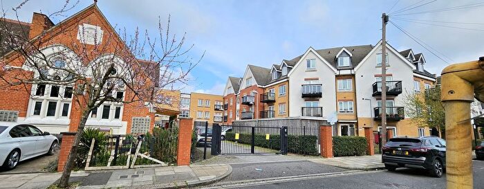 2 Bedroom Flat To Rent In Featherstone Court Featherstone Road, Southall, UB2
