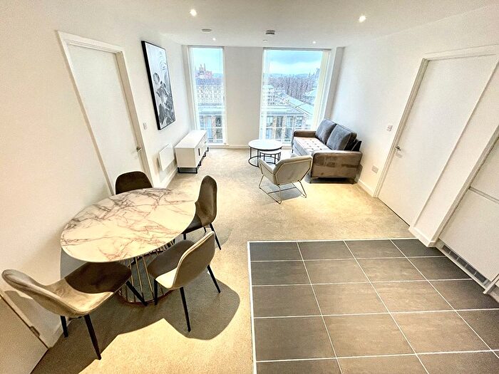 2 Bedroom Flat To Rent In Burlington Square, Boundary Lane, Manchester, M15