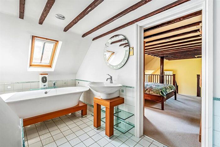 6 Bedroom Detached House For Sale In The Old Street, Fetcham, KT22