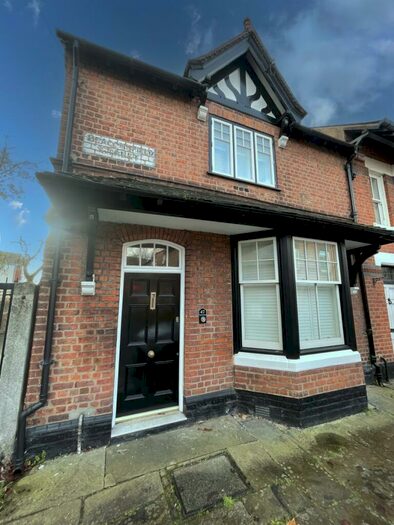 3 Bedroom Semi-Detached House To Rent In Beaconsfield St, Chester, CH3