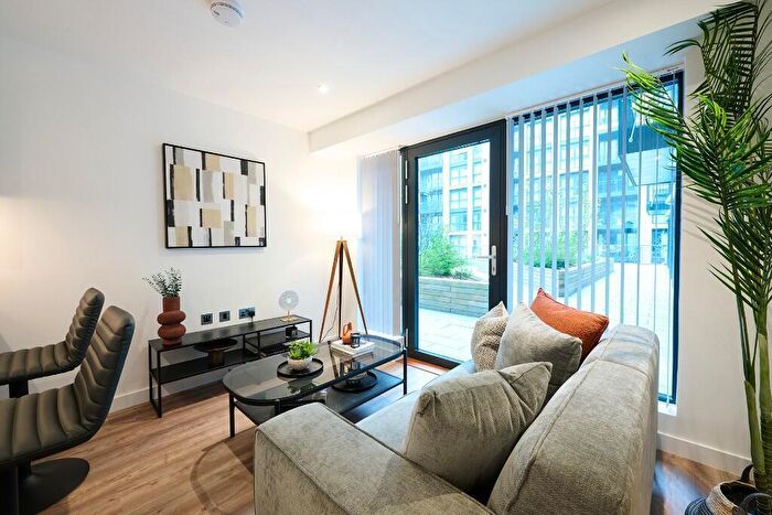 Apartment To Rent In Herschel Street, Slough, Berkshire, SL1