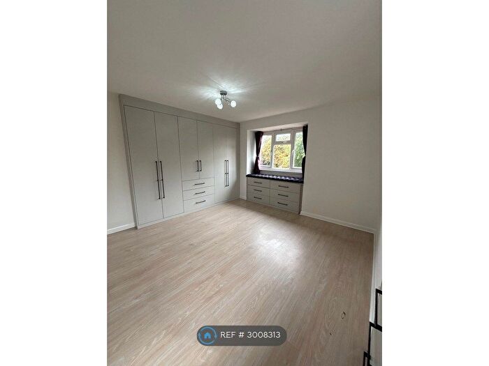 2 Bedroom Flat To Rent In Eaton Road, Sutton, SM2