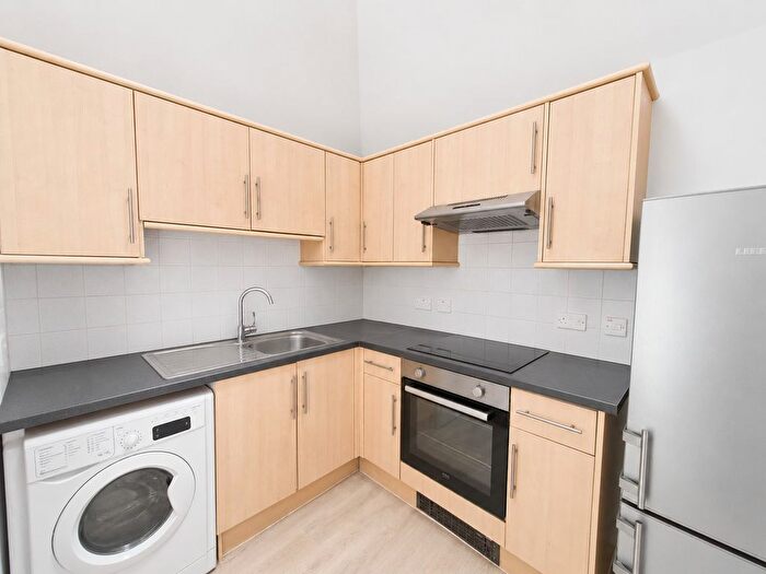 1 Bedroom Flat To Rent In Station Road South, Totton, Southampton, SO40