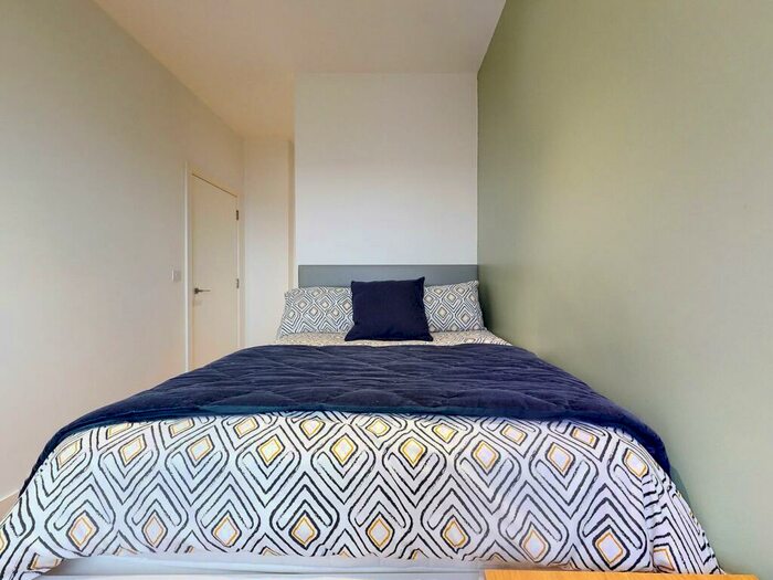 2 Bedroom Apartment To Rent In Apt, Q One Residence #, LS2