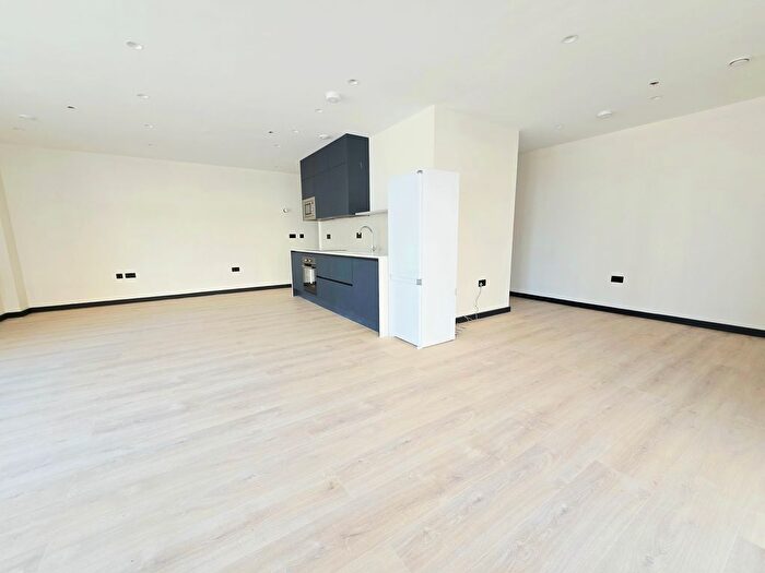 Studio To Rent In Windsor Road, Slough, SL1