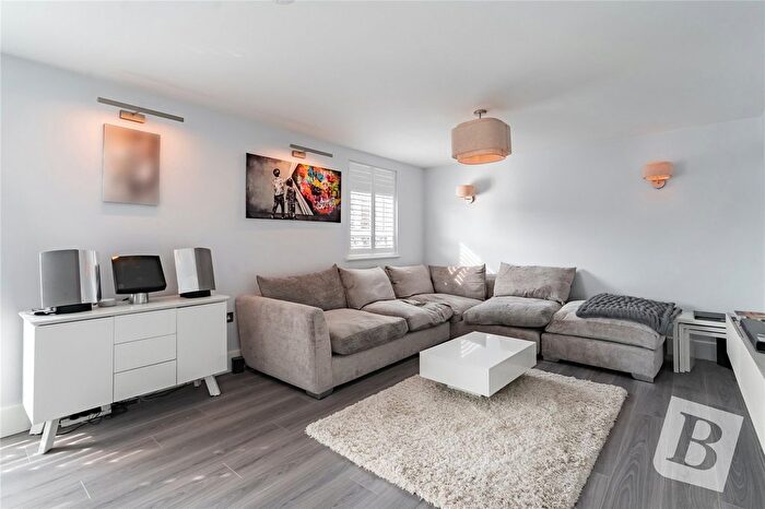 2 Bedroom Flat For Sale In Abington Court, Hall Lane, Upminster, RM14