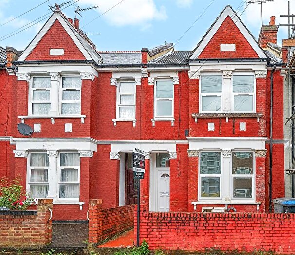 4 Bedroom Terraced House For Sale In Pine Road, London, NW2