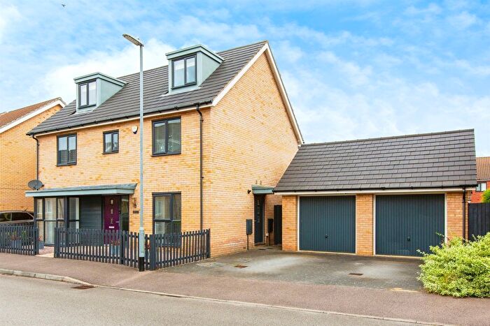 5 Bedroom Detached House For Sale In Vickers Way, Upper Cambourne, Cambridge, CB23