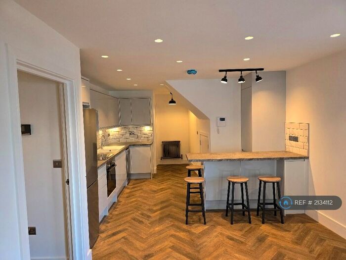 2 Bedroom Flat To Rent In Station Lane, Hornchurch, RM12