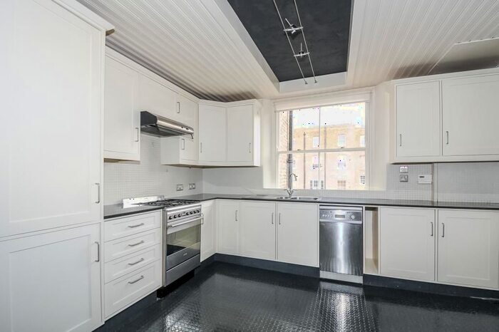 3 Bedroom Flat To Rent In Gloucester Terrace, Bayswater, W2