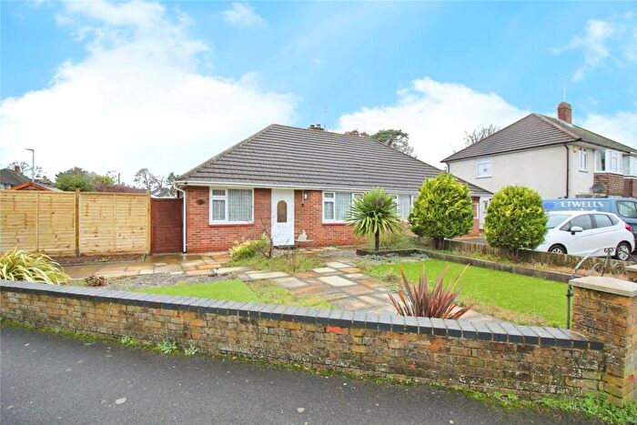 2 Bedroom Bungalow For Sale In Roslyn Road, Woodley, RG5