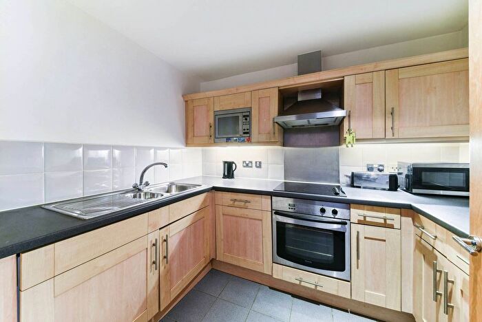 1 Bedroom Flat To Rent In Mansell Street, Tower Hill, London, E1