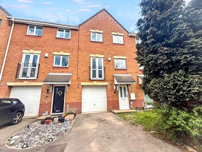 3 Bedroom Semi-Detached House To Rent In Hills Close, Mexborough, S64
