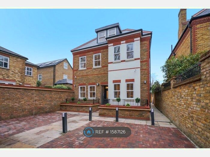 Studio To Rent In Freeland Road, London, W5